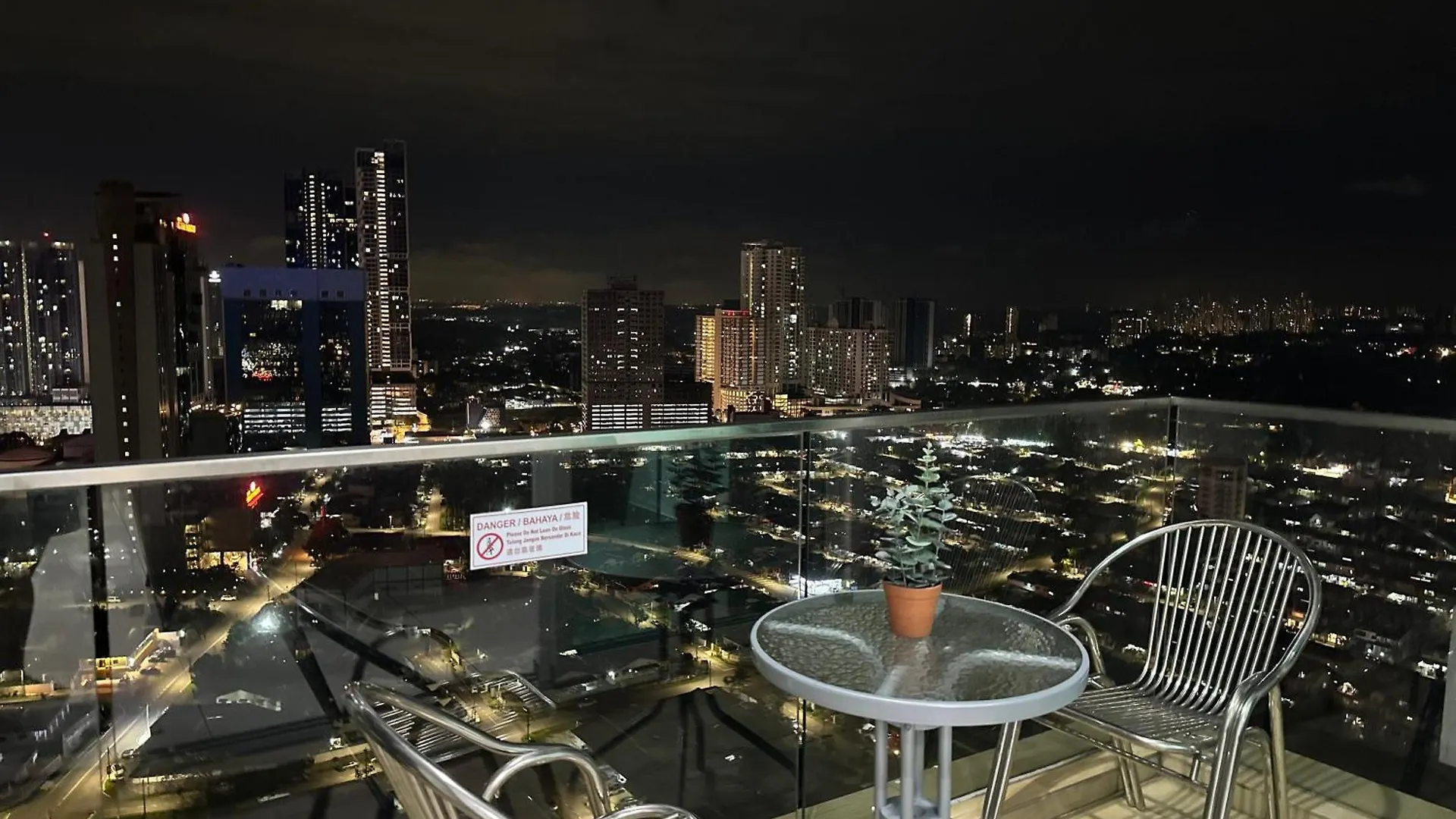 Deluxe Suite Ksl Near Holidayplaza Bus2Ciq 4B3B Johor Bahru