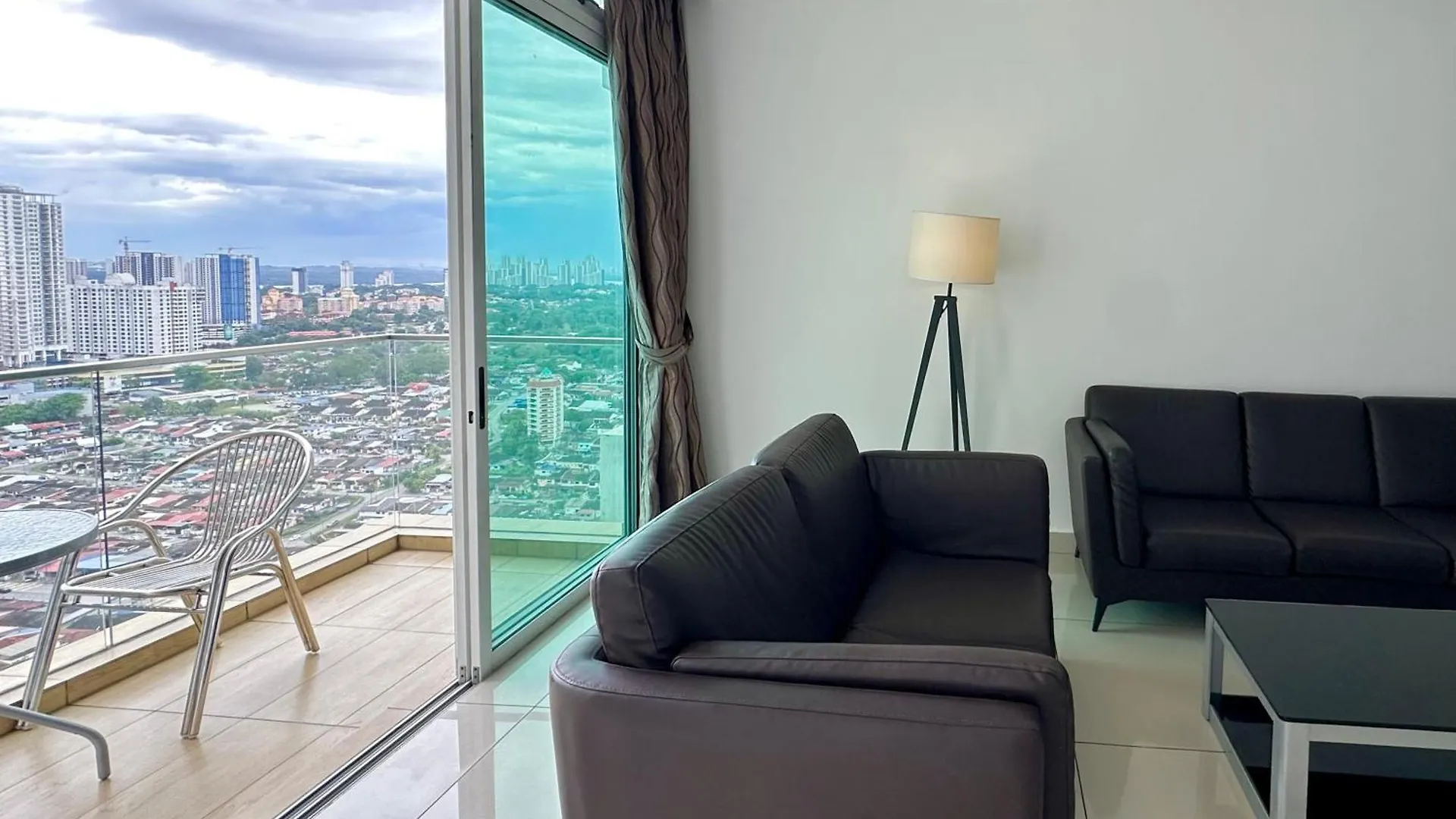 Deluxe Suite Ksl Near Holidayplaza Bus2Ciq 4B3B Johor Bahru 0*,