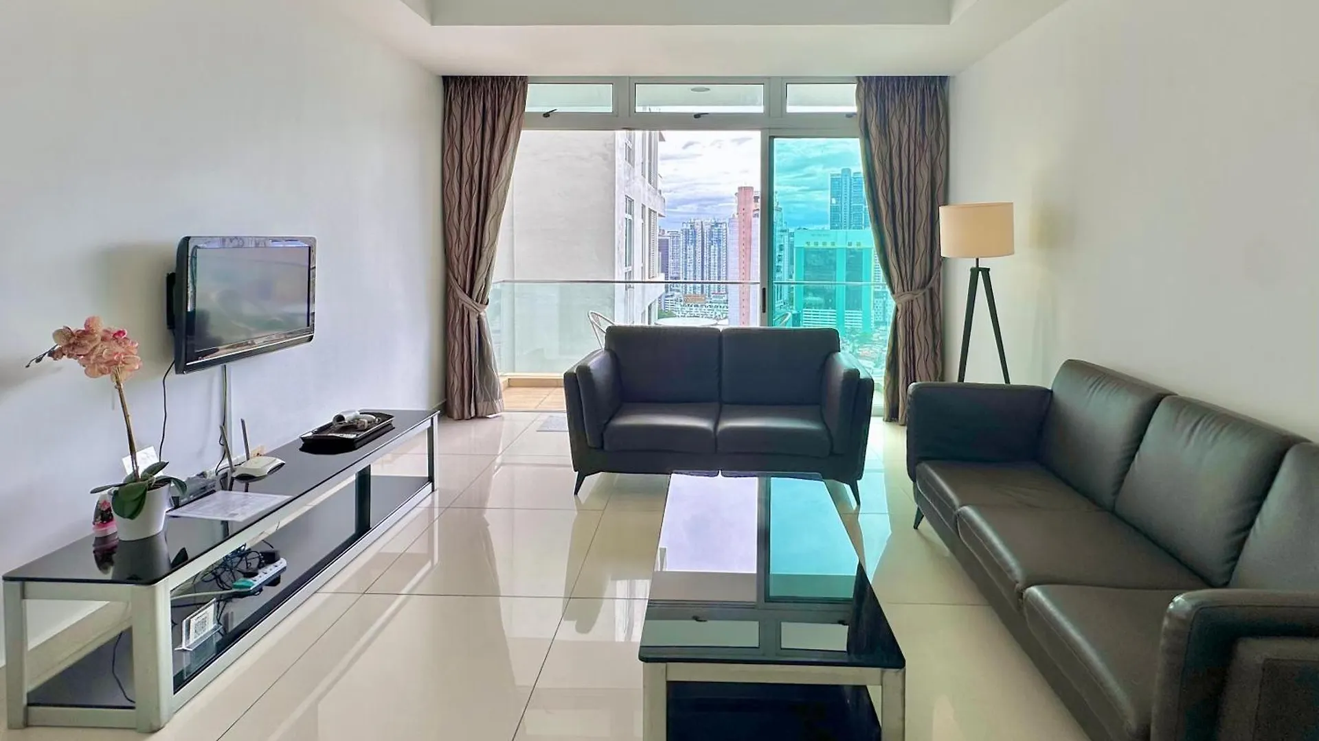 Deluxe Suite Ksl Near Holidayplaza Bus2Ciq 4B3B Johor Bahru