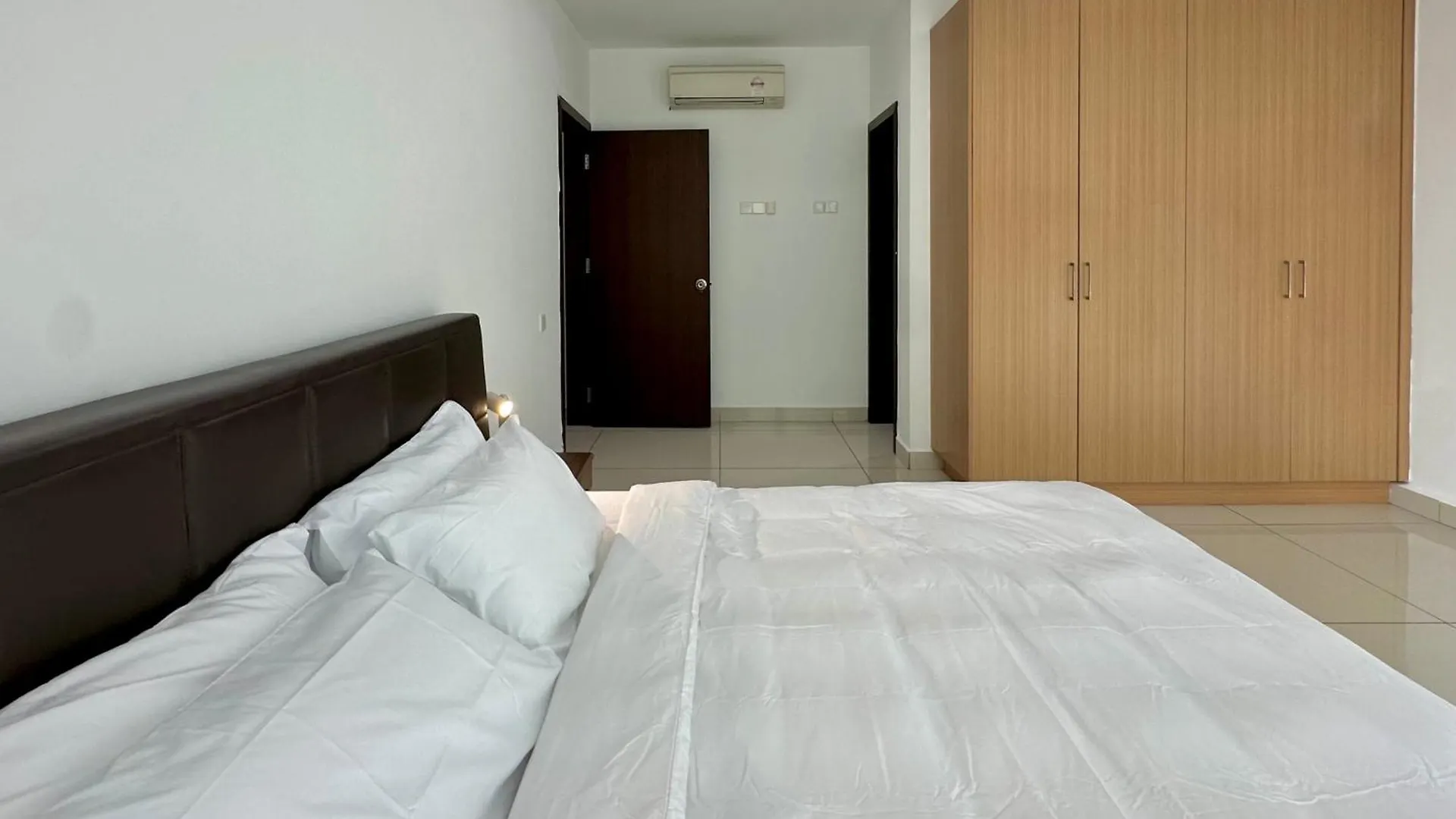 Deluxe Suite Ksl Near Holidayplaza Bus2Ciq 4B3B Johor Bahru