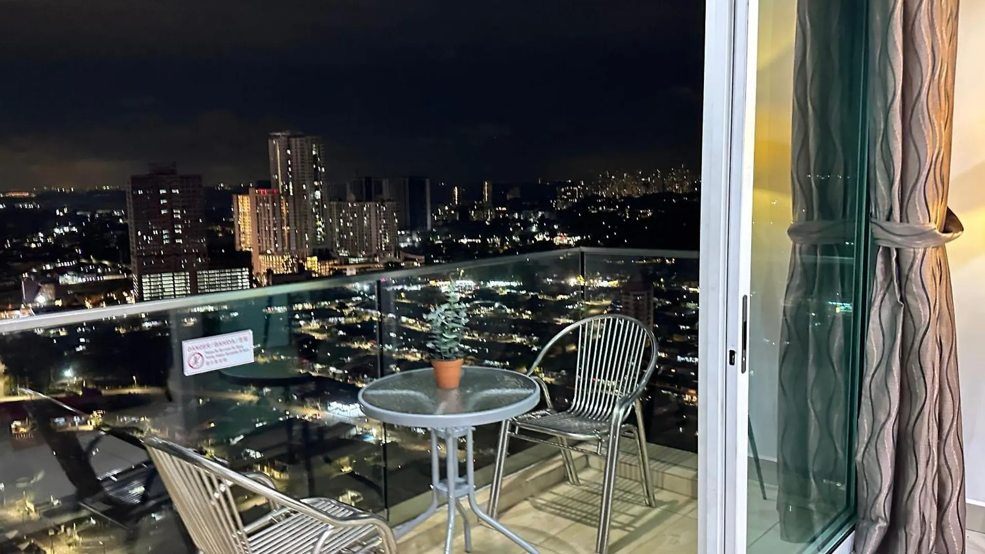 Deluxe Suite Ksl Near Holidayplaza Bus2Ciq 4B3B Johor Bahru Apartment