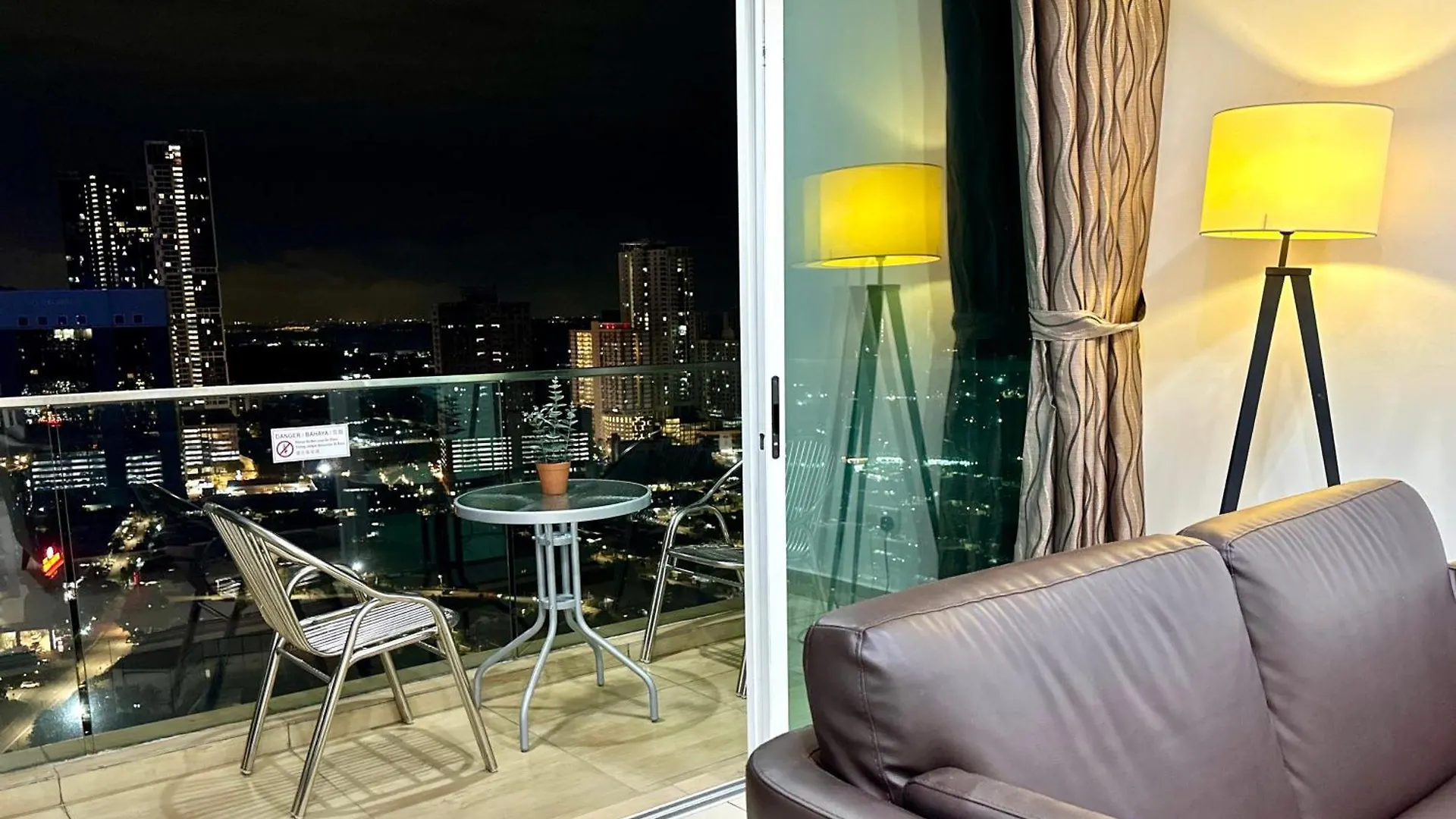 Deluxe Suite Ksl Near Holidayplaza Bus2Ciq 4B3B Τζόχορ Μπάχρου