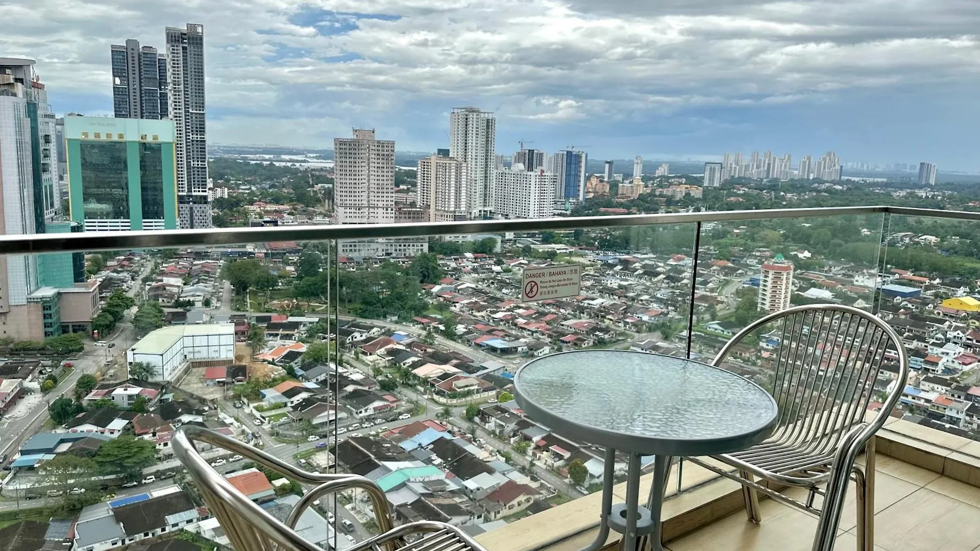Deluxe Suite Ksl Near Holidayplaza Bus2Ciq 4B3B Johor Bahru 0*,  Malaysia