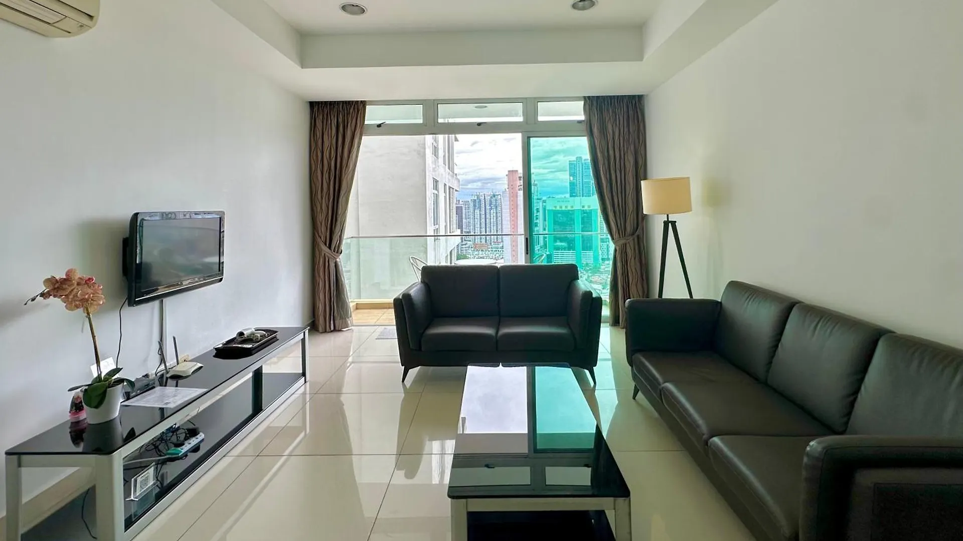 Deluxe Suite Ksl Near Holidayplaza Bus2Ciq 4B3B Τζόχορ Μπάχρου Διαμέρισμα
